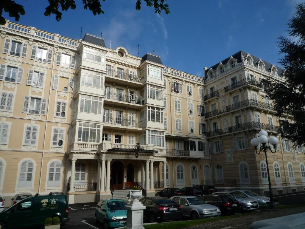 艾克斯莱班Aux Meubles Du Manoir公寓式酒店 外观 照片