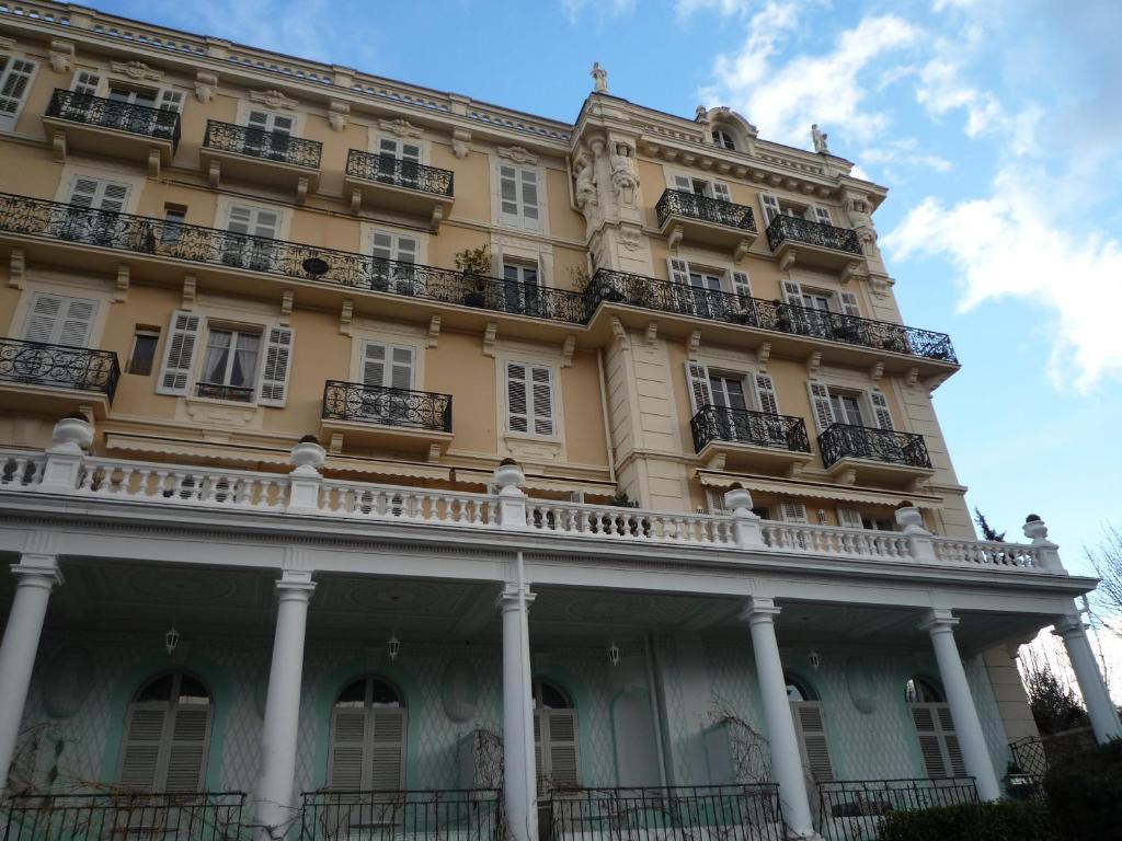 艾克斯莱班Aux Meubles Du Manoir公寓式酒店 外观 照片