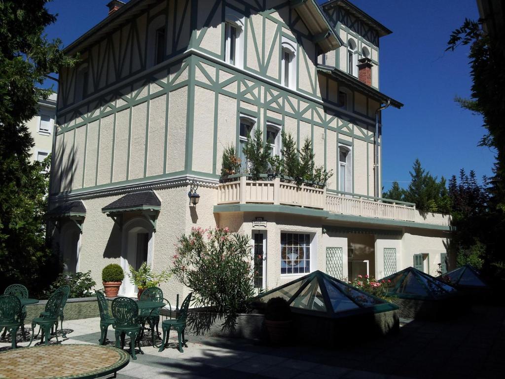 艾克斯莱班Aux Meubles Du Manoir公寓式酒店 外观 照片